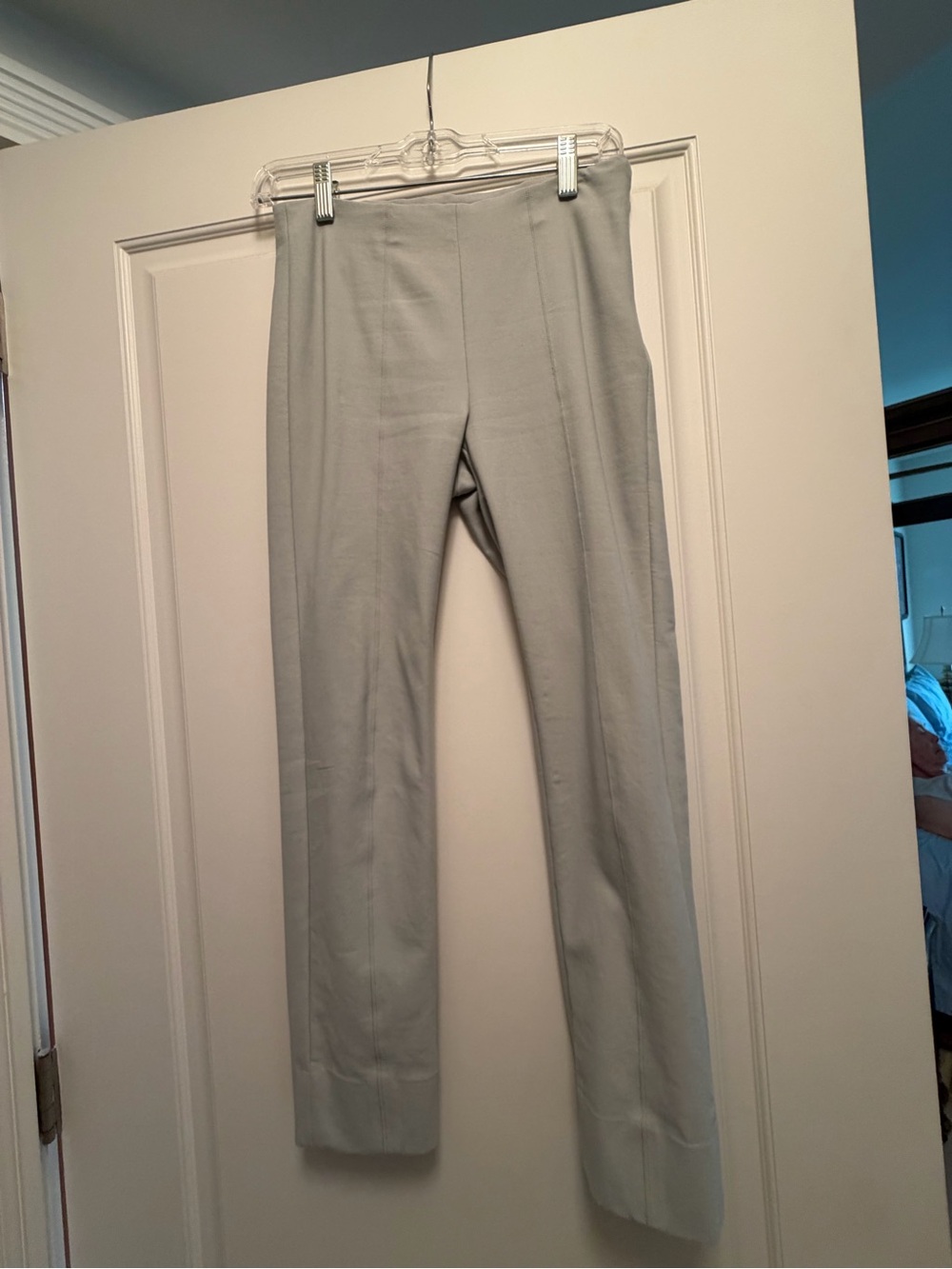 Women’s Ankle-Length Cropped Pants in Light Gray